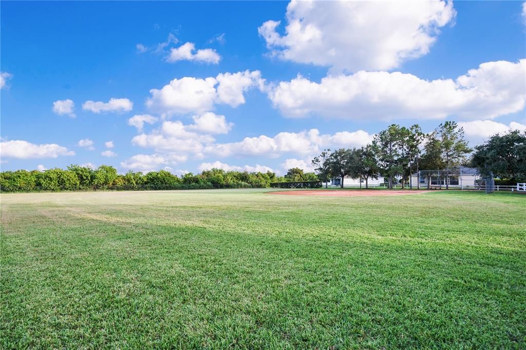 待售: $700,000 (4 贝兹, 3 浴室, 2488 平方英尺)