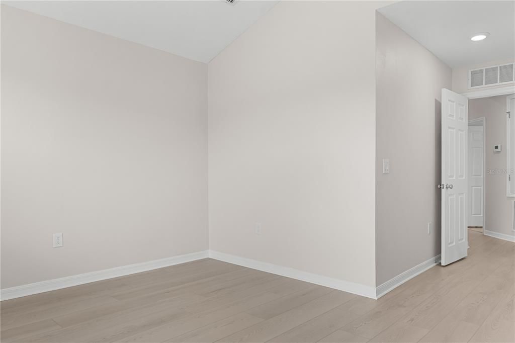 For Rent: $2,400 (3 beds, 2 baths, 1881 Square Feet)