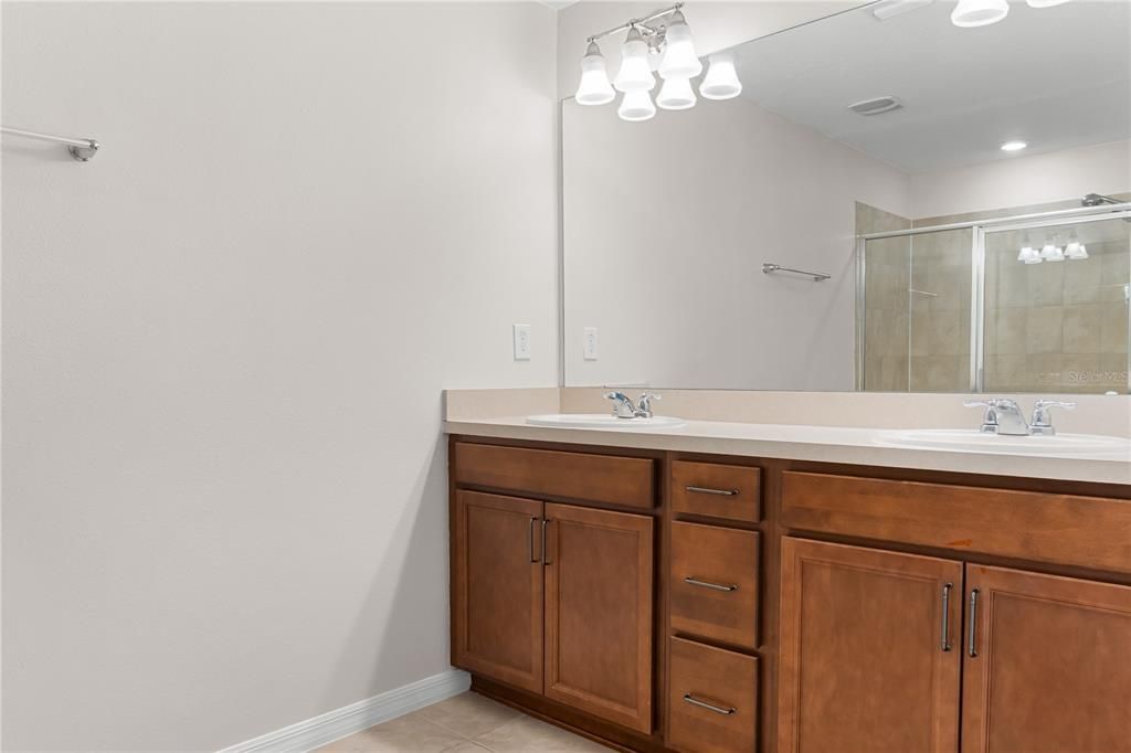 For Rent: $2,400 (3 beds, 2 baths, 1881 Square Feet)