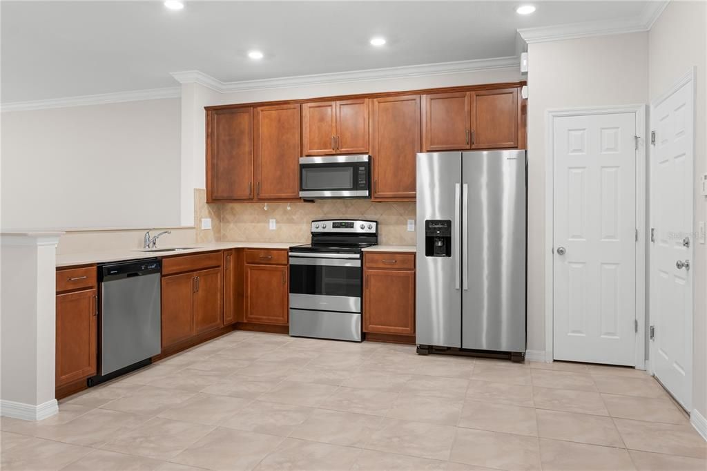 For Rent: $2,400 (3 beds, 2 baths, 1881 Square Feet)