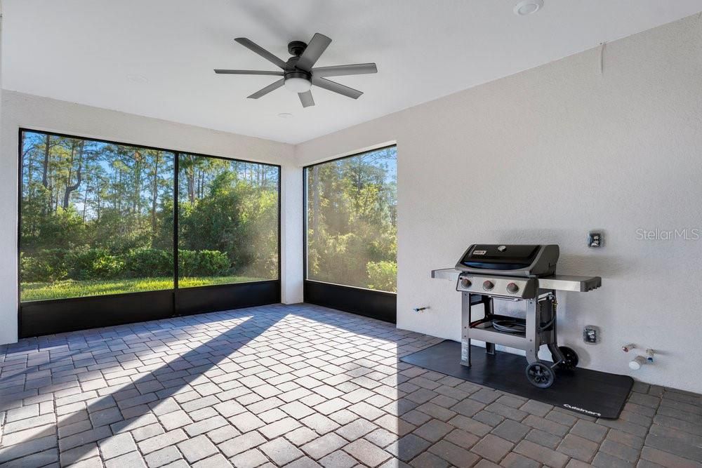 For Sale: $575,000 (4 beds, 2 baths, 2054 Square Feet)