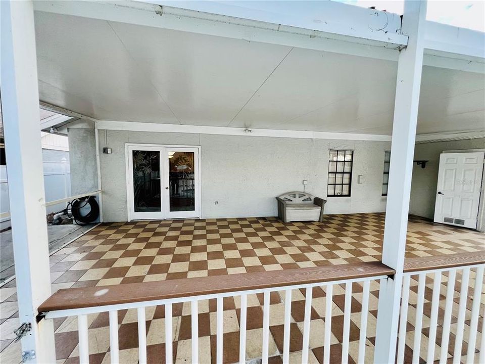 Active With Contract: $330,000 (3 beds, 3 baths, 1632 Square Feet)