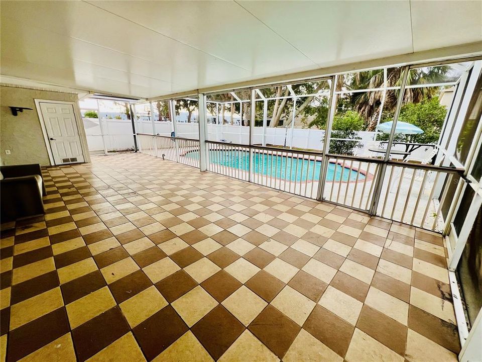 Active With Contract: $330,000 (3 beds, 3 baths, 1632 Square Feet)