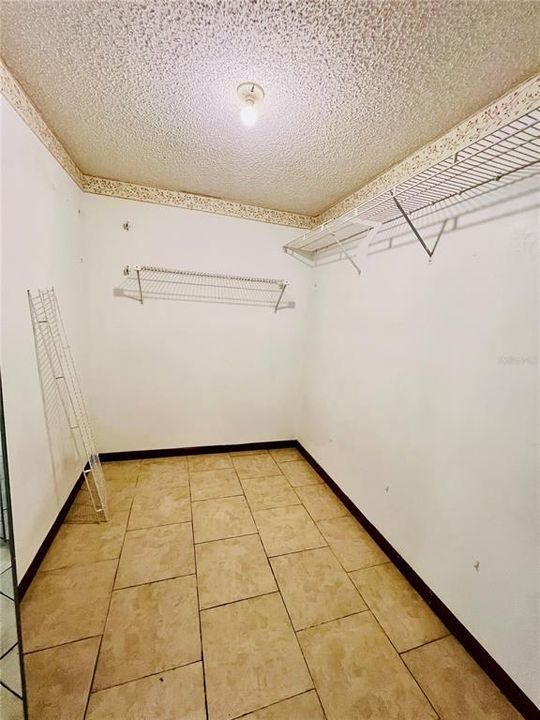 Active With Contract: $330,000 (3 beds, 3 baths, 1632 Square Feet)