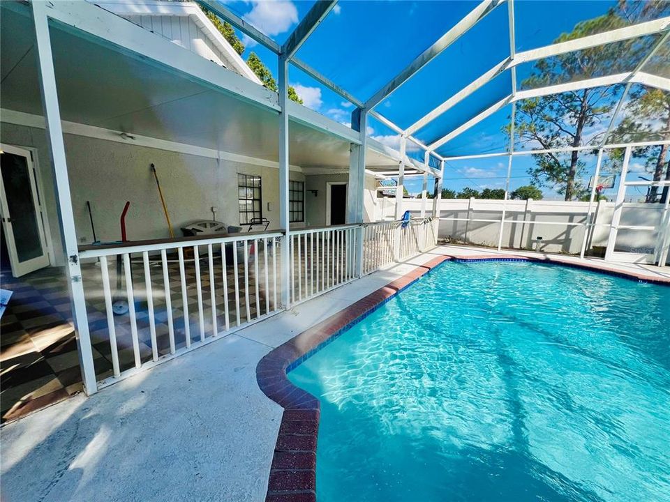 Active With Contract: $330,000 (3 beds, 3 baths, 1632 Square Feet)