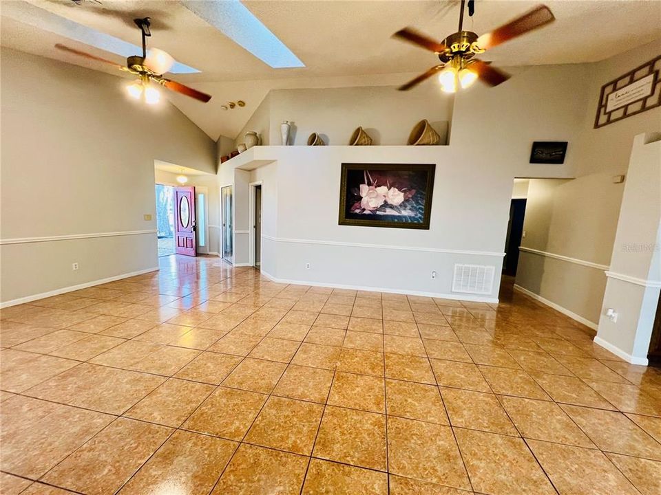 Active With Contract: $330,000 (3 beds, 3 baths, 1632 Square Feet)