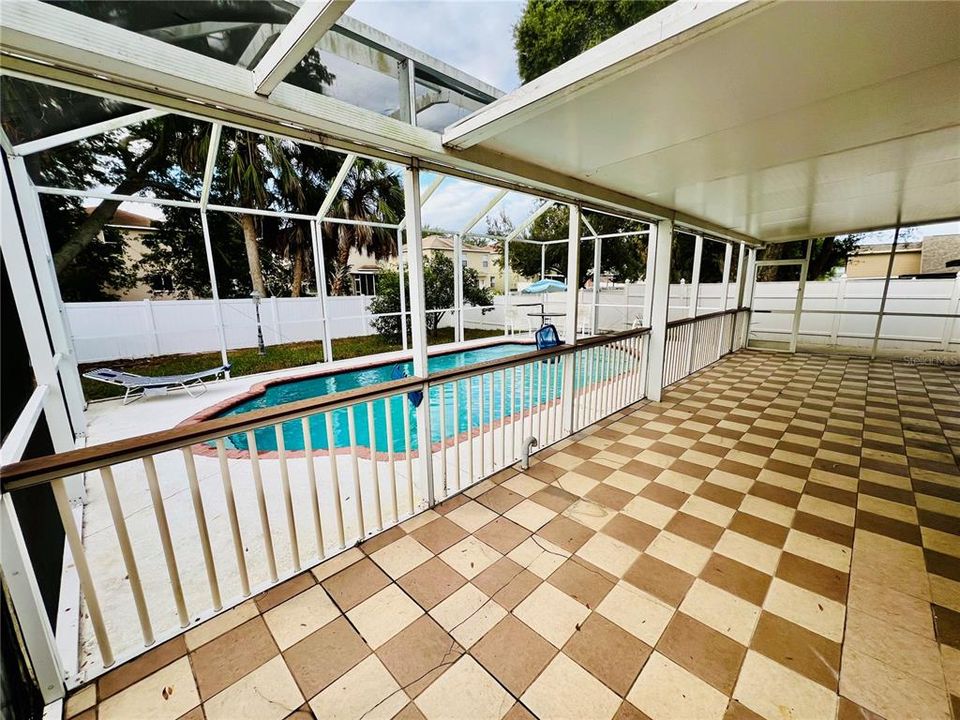 Active With Contract: $330,000 (3 beds, 3 baths, 1632 Square Feet)