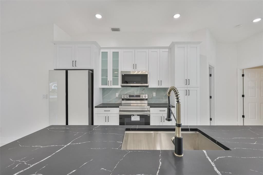 For Sale: $410,000 (3 beds, 2 baths, 1722 Square Feet)