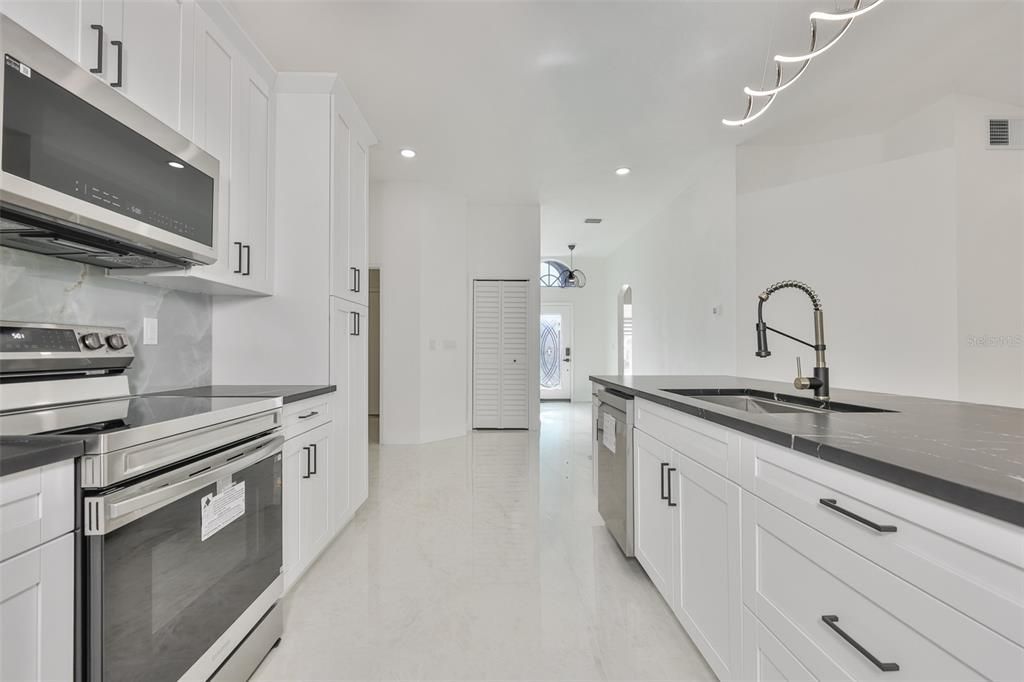 For Sale: $410,000 (3 beds, 2 baths, 1722 Square Feet)