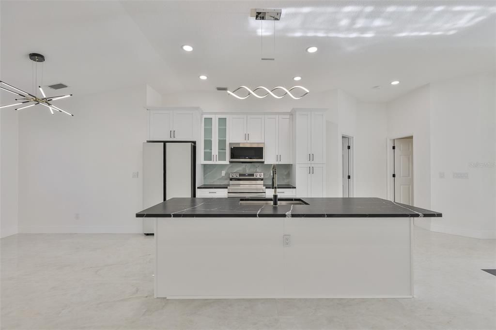 For Sale: $410,000 (3 beds, 2 baths, 1722 Square Feet)