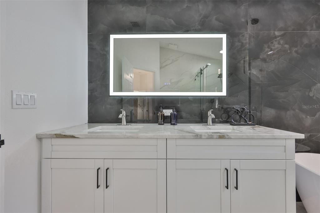 For Sale: $410,000 (3 beds, 2 baths, 1722 Square Feet)