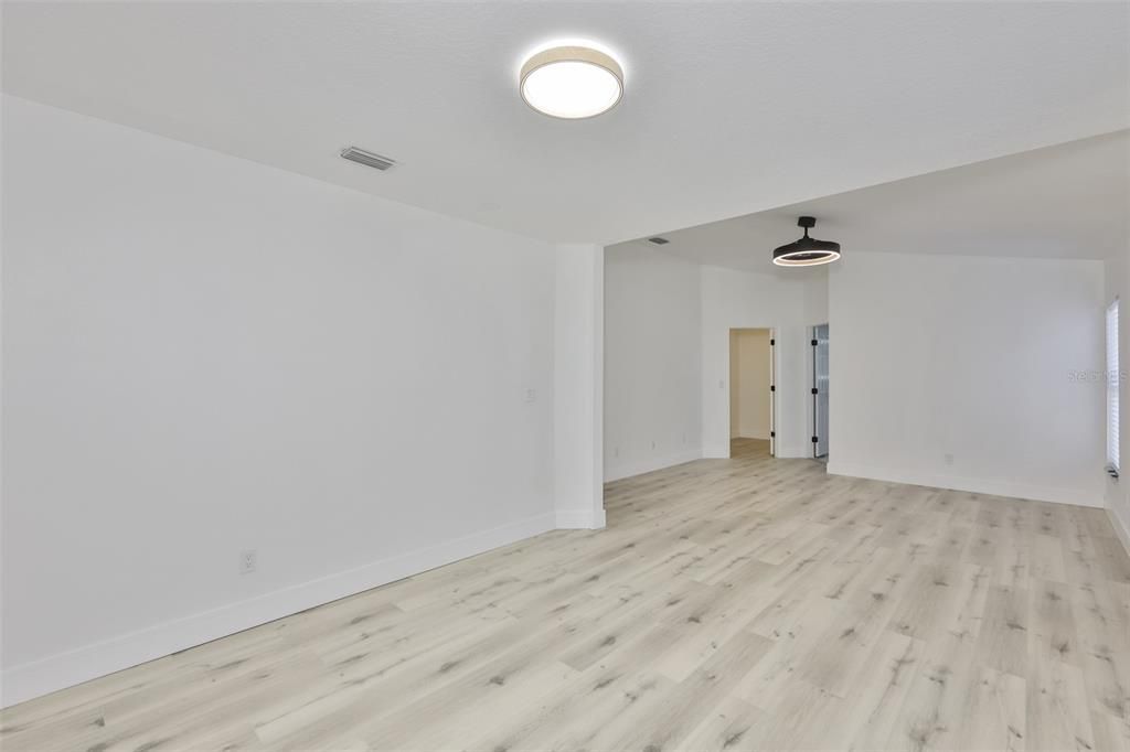 For Sale: $410,000 (3 beds, 2 baths, 1722 Square Feet)