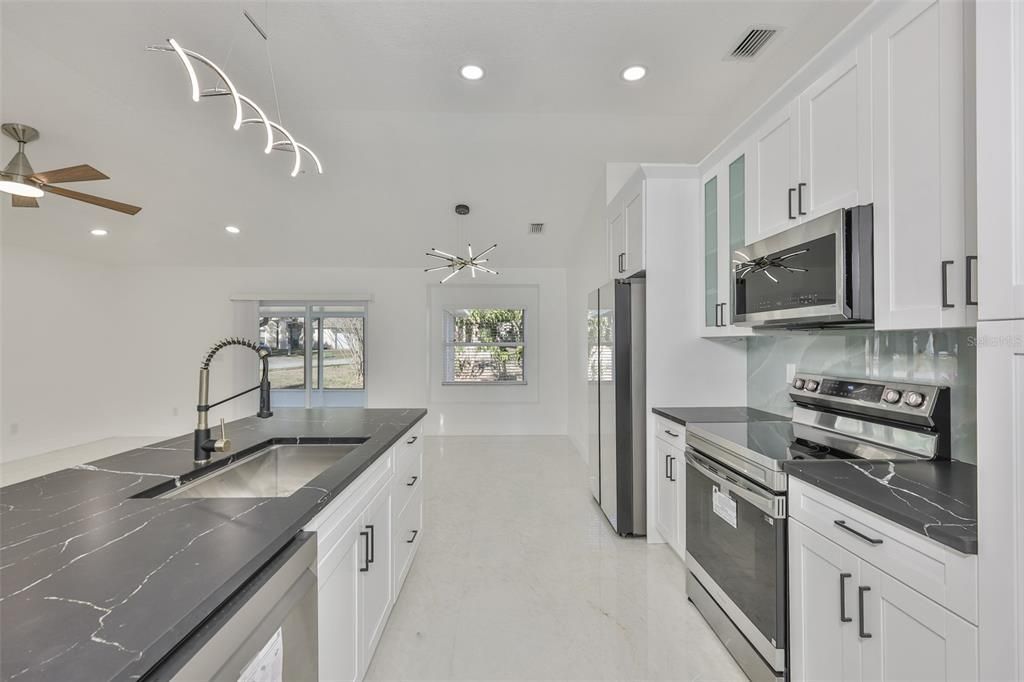 For Sale: $410,000 (3 beds, 2 baths, 1722 Square Feet)