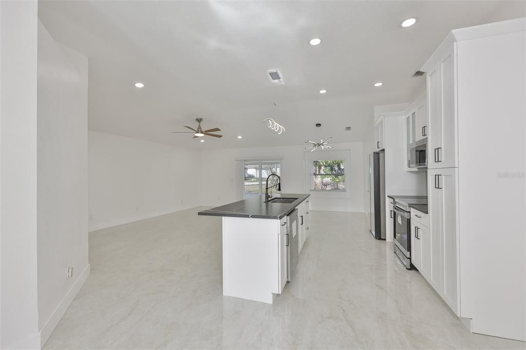 For Sale: $410,000 (3 beds, 2 baths, 1722 Square Feet)