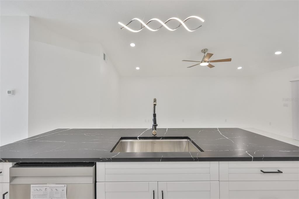 For Sale: $410,000 (3 beds, 2 baths, 1722 Square Feet)