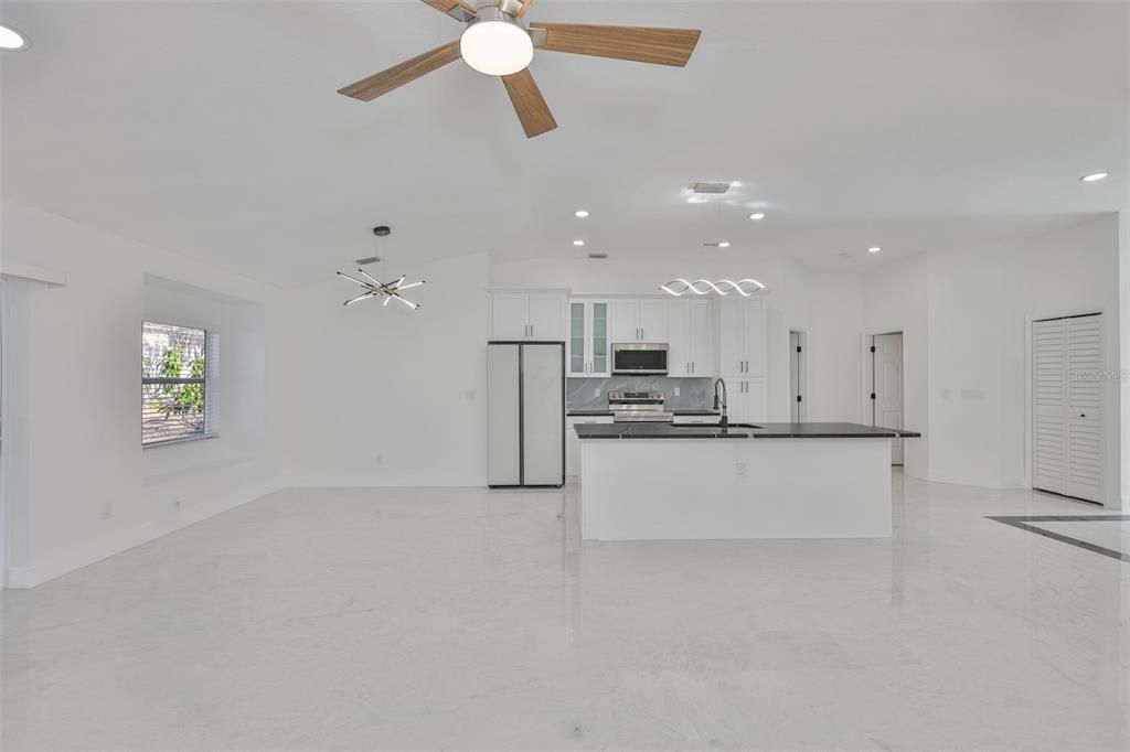 For Sale: $410,000 (3 beds, 2 baths, 1722 Square Feet)