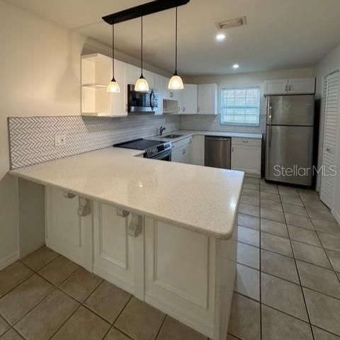 For Rent: $1,650 (2 beds, 1 baths, 920 Square Feet)
