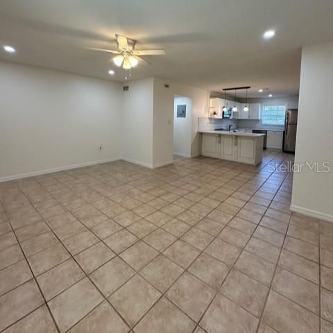 For Rent: $1,650 (2 beds, 1 baths, 920 Square Feet)