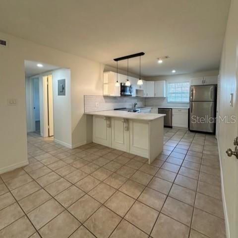 For Rent: $1,650 (2 beds, 1 baths, 920 Square Feet)