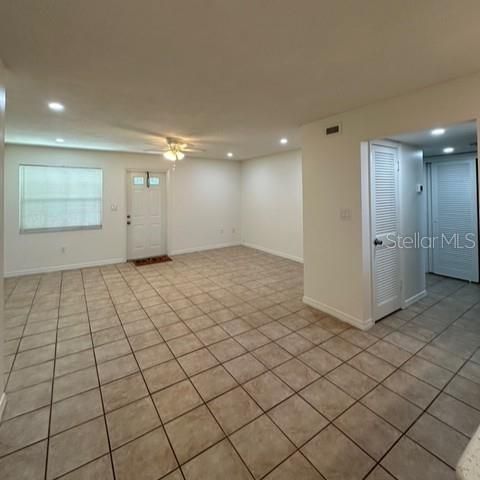 For Rent: $1,650 (2 beds, 1 baths, 920 Square Feet)