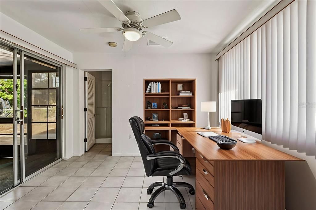 Active With Contract: $299,900 (2 beds, 2 baths, 1204 Square Feet)