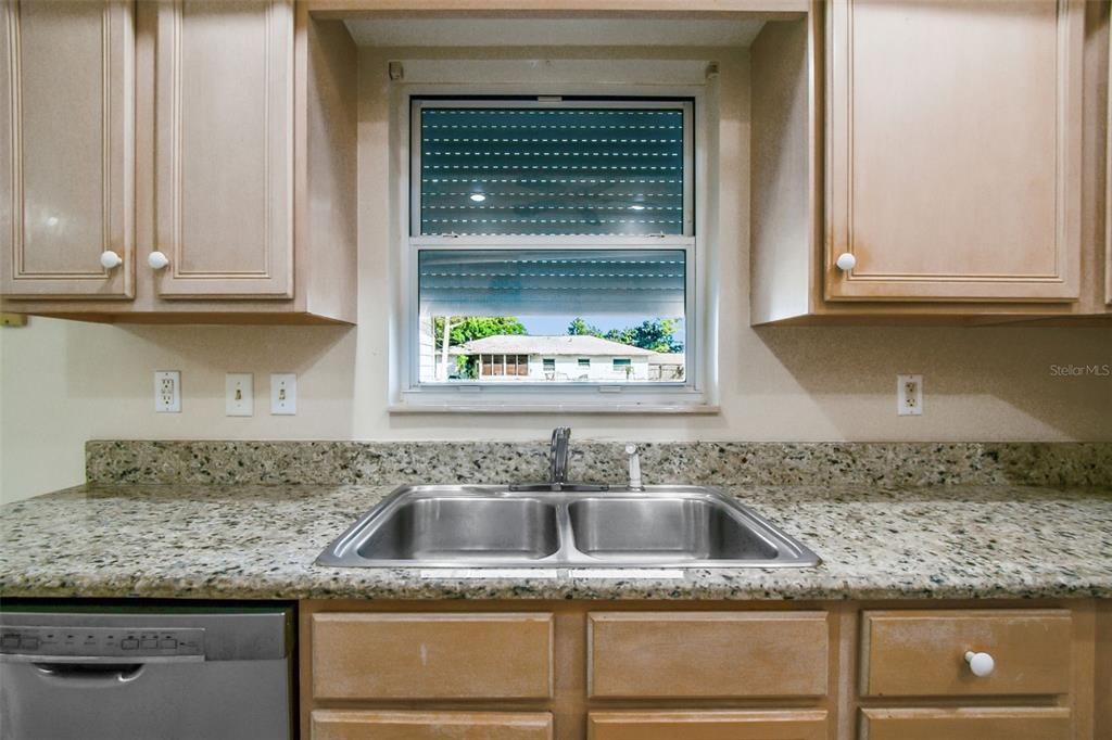 Active With Contract: $299,900 (2 beds, 2 baths, 1204 Square Feet)