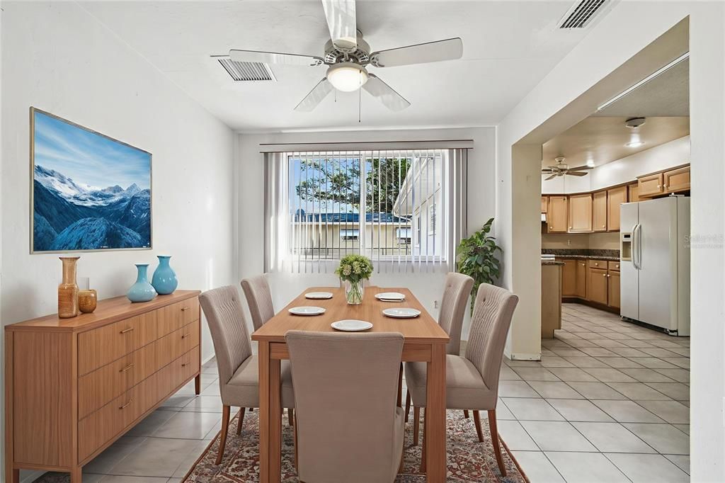 Active With Contract: $299,900 (2 beds, 2 baths, 1204 Square Feet)