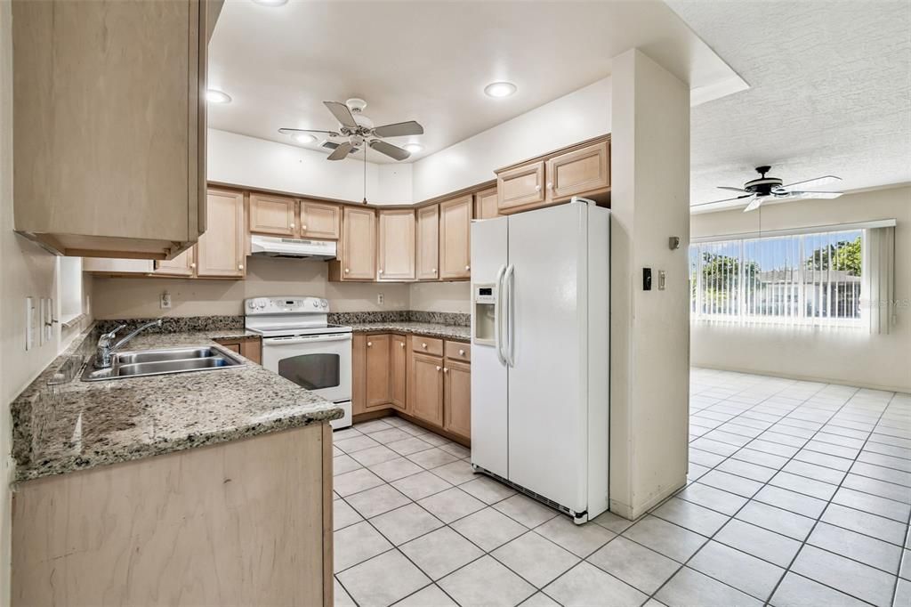 Active With Contract: $299,900 (2 beds, 2 baths, 1204 Square Feet)