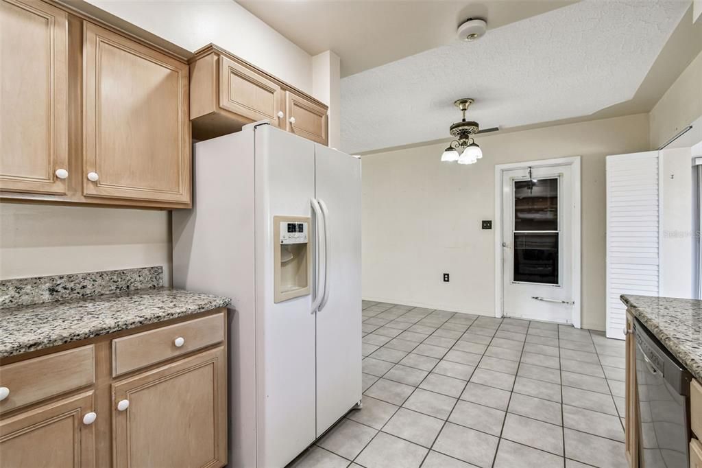 Active With Contract: $299,900 (2 beds, 2 baths, 1204 Square Feet)