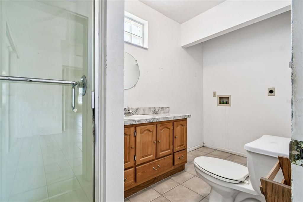 Active With Contract: $299,900 (2 beds, 2 baths, 1204 Square Feet)