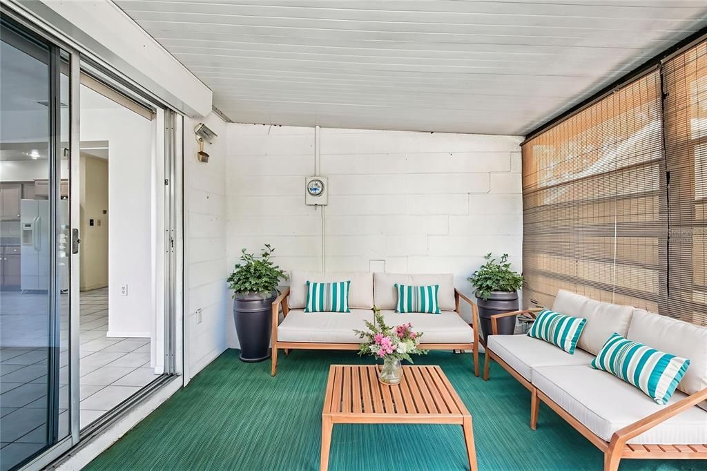 Active With Contract: $299,900 (2 beds, 2 baths, 1204 Square Feet)