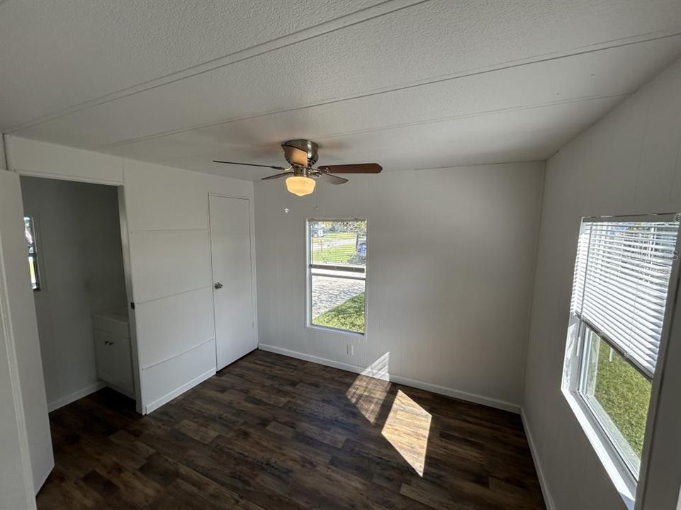 待售: $89,000 (2 贝兹, 2 浴室, 700 平方英尺)