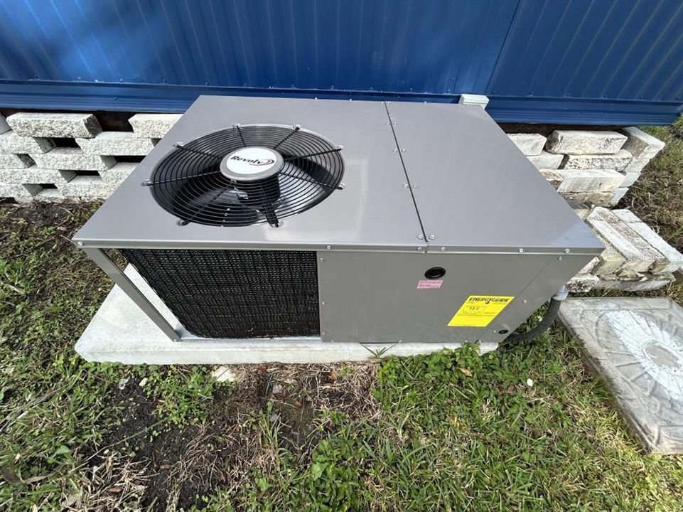 待售: $89,000 (2 贝兹, 2 浴室, 700 平方英尺)