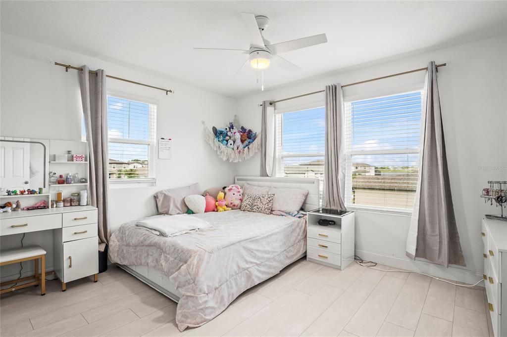 出租: $3,200 (5 贝兹, 3 浴室, 2631 平方英尺)