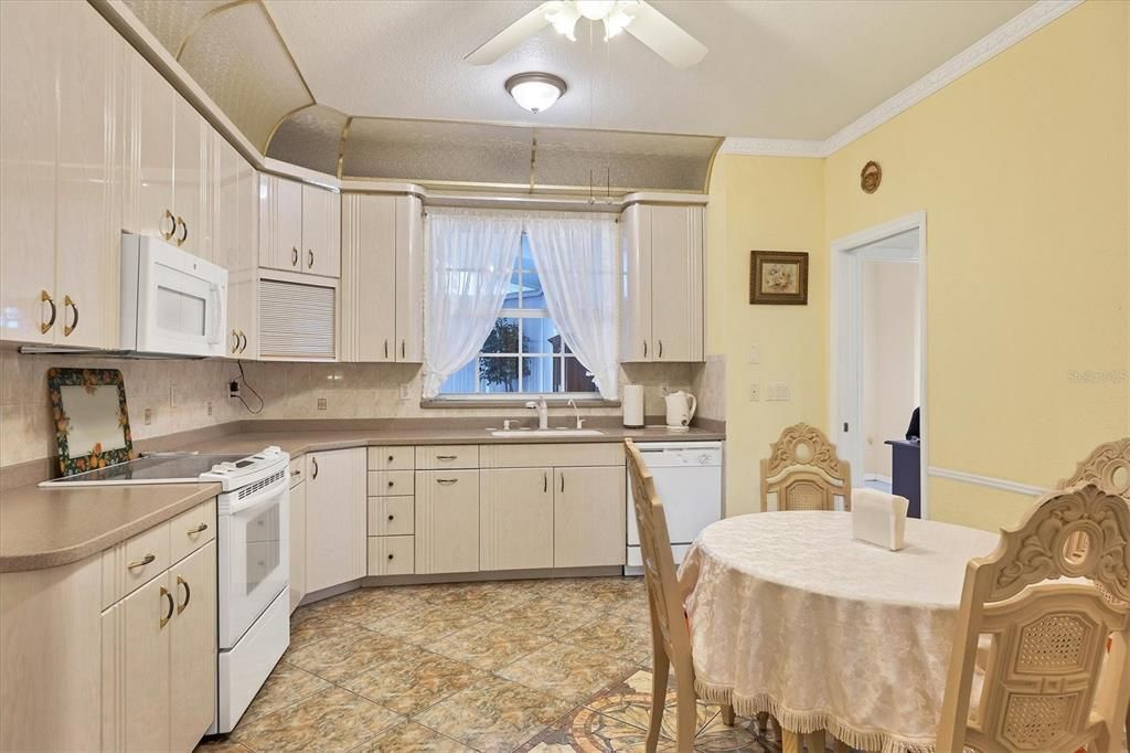 待售: $534,000 (5 贝兹, 4 浴室, 2420 平方英尺)