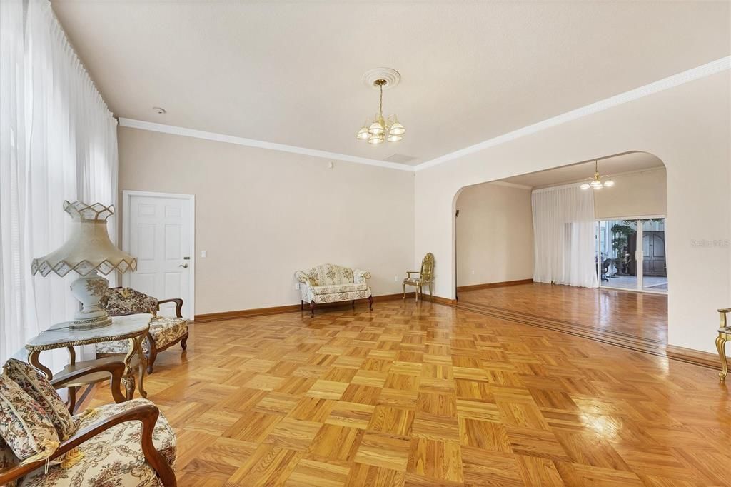 待售: $534,000 (5 贝兹, 4 浴室, 2420 平方英尺)