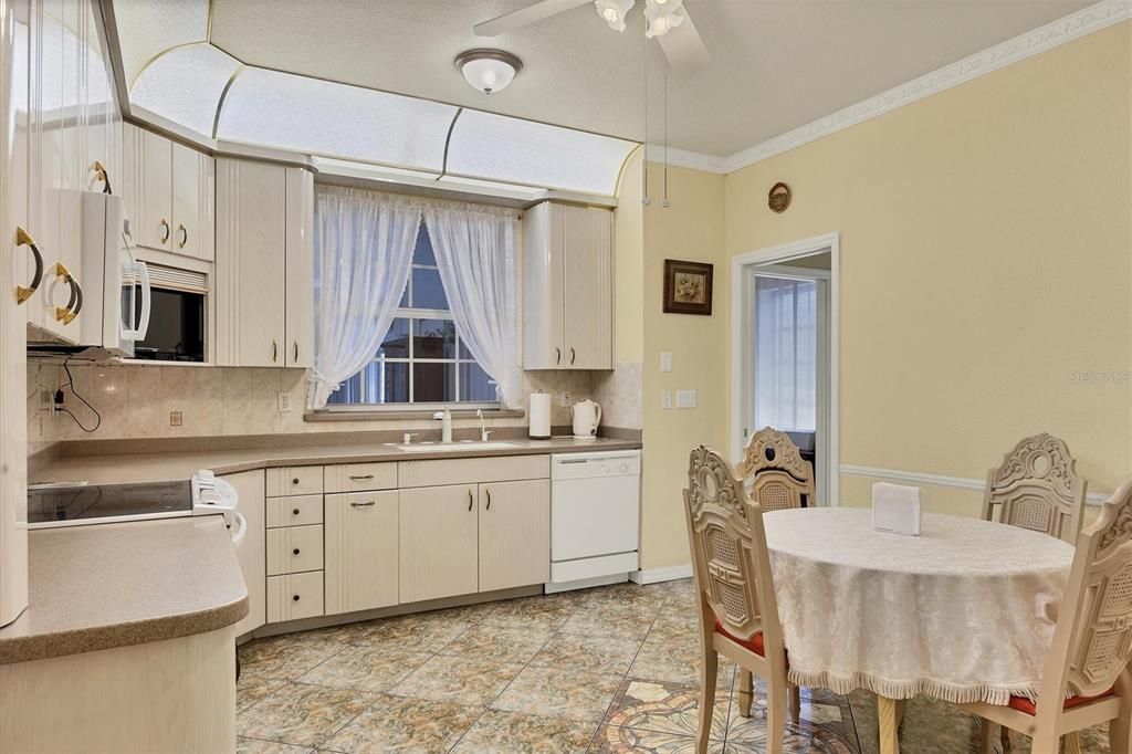 待售: $534,000 (5 贝兹, 4 浴室, 2420 平方英尺)