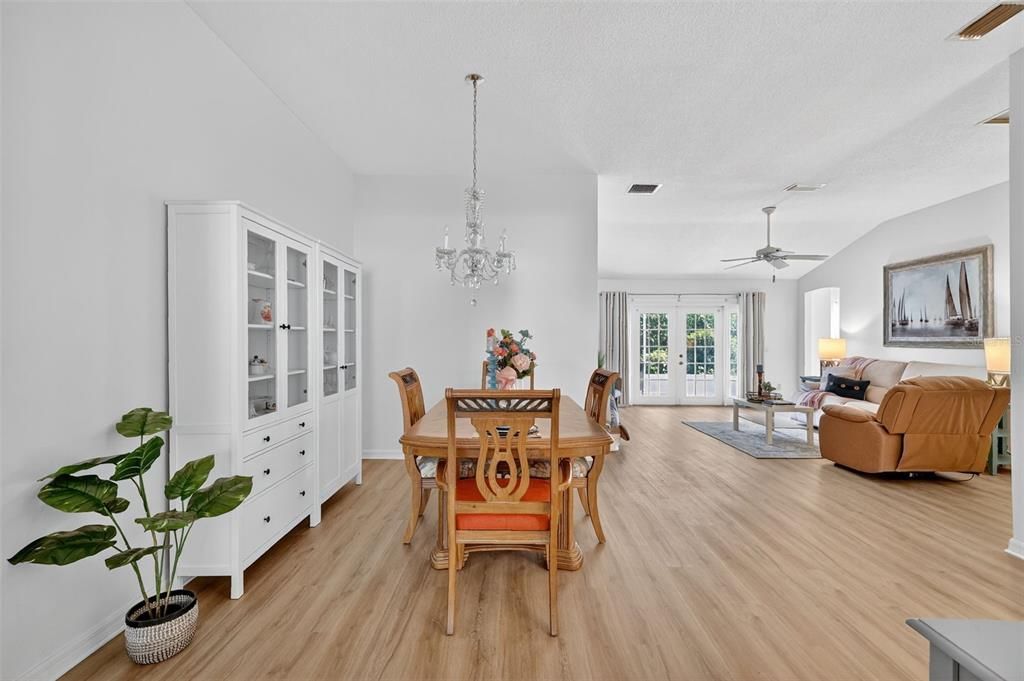 En Venta: $319,000 (3 camas, 2 baños, 1512 Pies cuadrados)