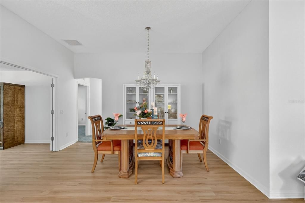 En Venta: $319,000 (3 camas, 2 baños, 1512 Pies cuadrados)