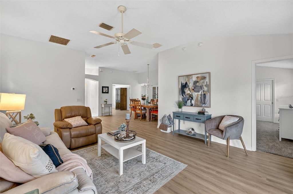 En Venta: $319,000 (3 camas, 2 baños, 1512 Pies cuadrados)