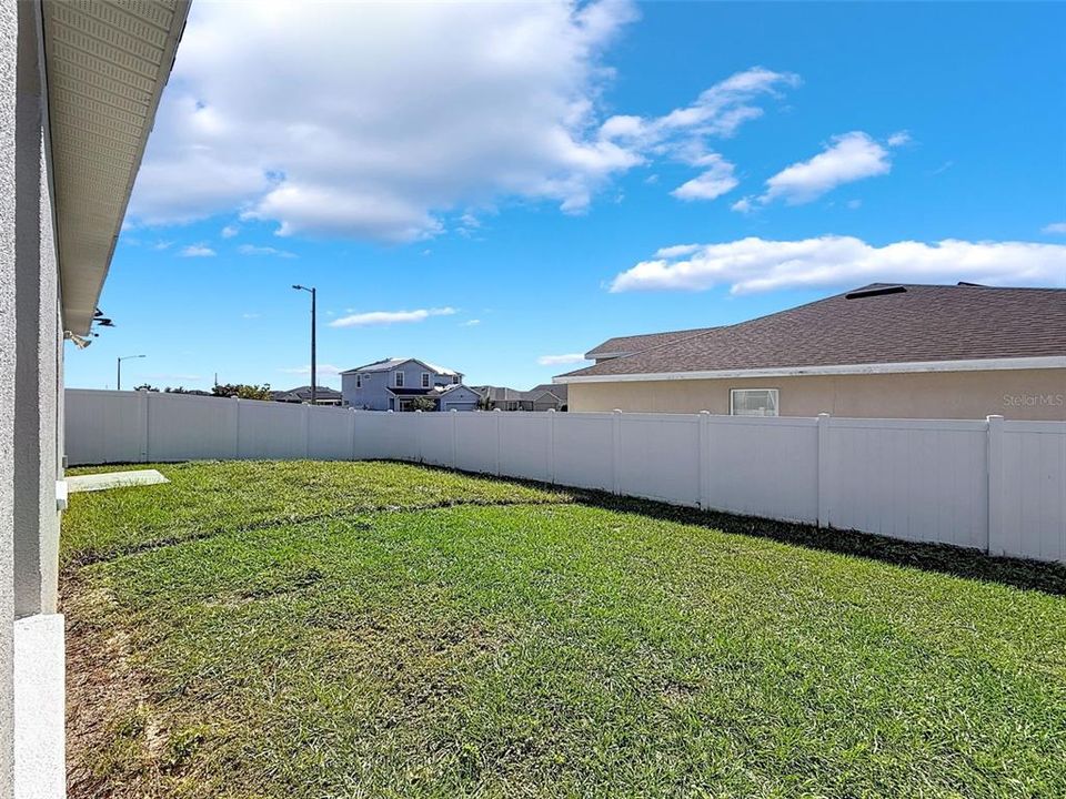 For Sale: $300,000 (4 beds, 2 baths, 1583 Square Feet)