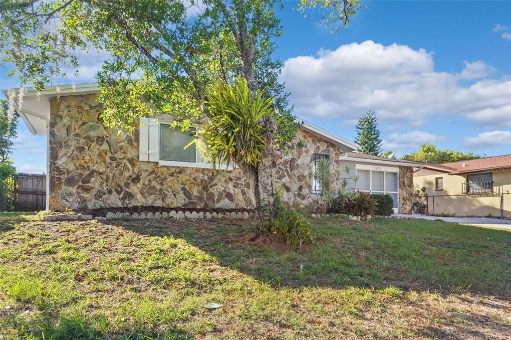 Active With Contract: $1,495 (3 beds, 2 baths, 1263 Square Feet)