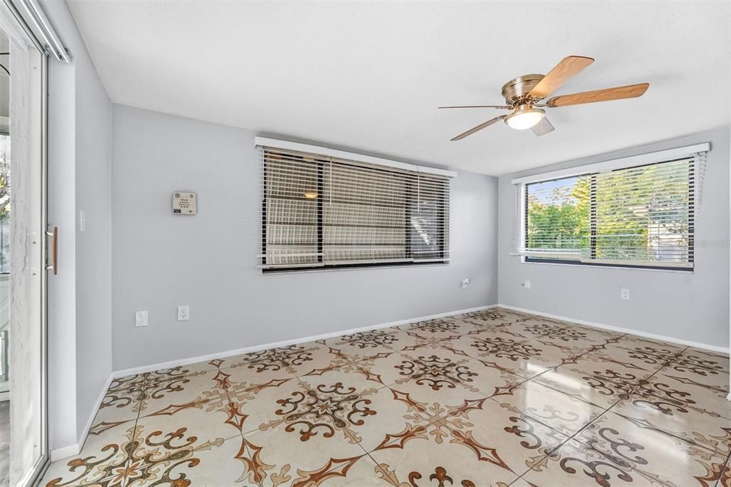 Active With Contract: $1,495 (3 beds, 2 baths, 1263 Square Feet)