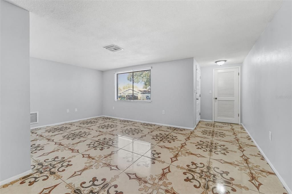 Active With Contract: $1,495 (3 beds, 2 baths, 1263 Square Feet)