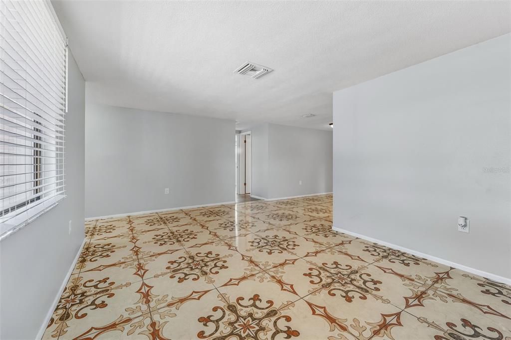 Active With Contract: $1,495 (3 beds, 2 baths, 1263 Square Feet)