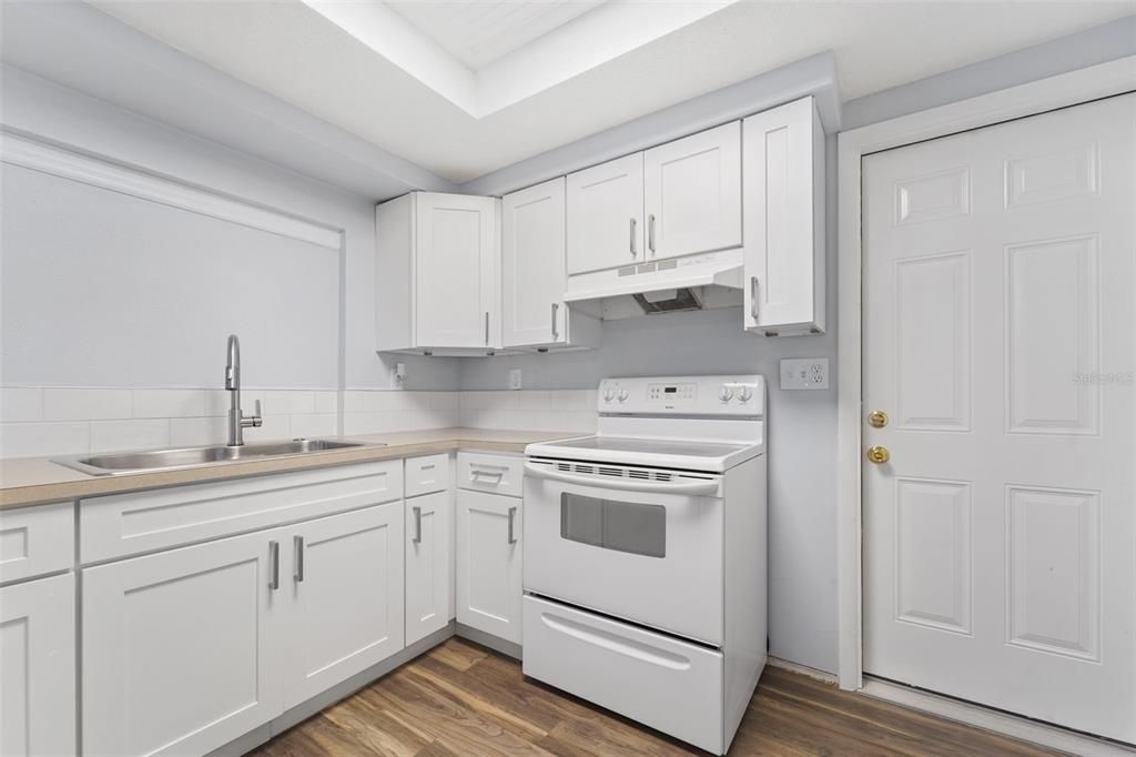 Active With Contract: $1,495 (3 beds, 2 baths, 1263 Square Feet)