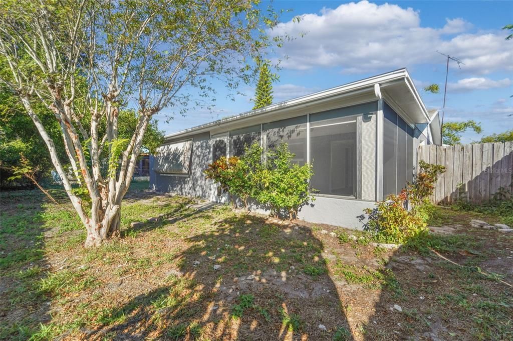 Active With Contract: $1,495 (3 beds, 2 baths, 1263 Square Feet)