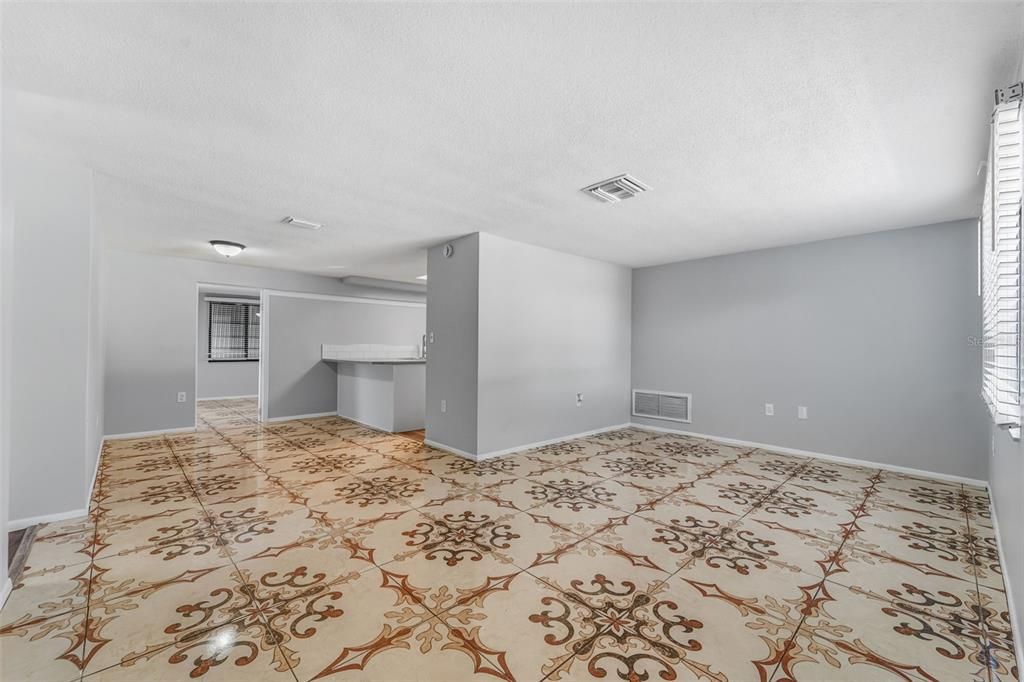 Active With Contract: $1,495 (3 beds, 2 baths, 1263 Square Feet)