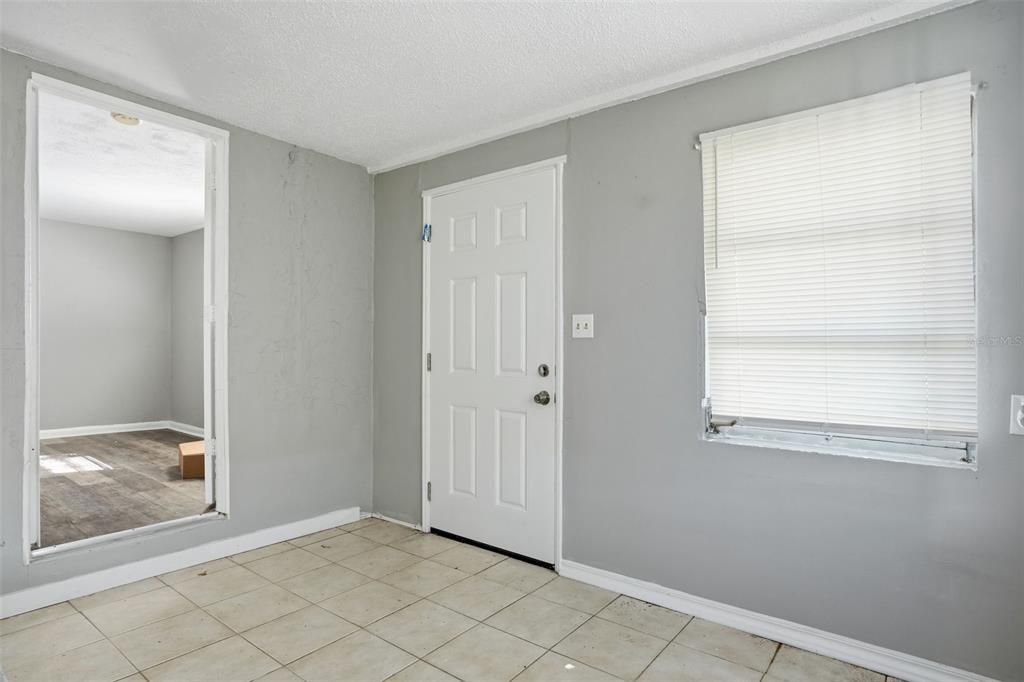 For Sale: $175,000 (3 beds, 1 baths, 1068 Square Feet)