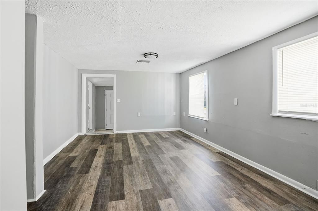 For Sale: $175,000 (3 beds, 1 baths, 1068 Square Feet)